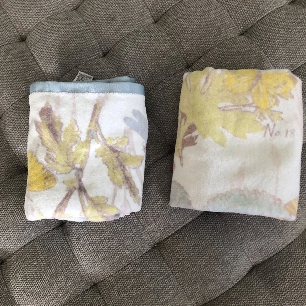 Spring floral print textured hand towels set of 2